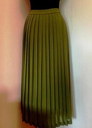 Красивая зеленая юбка-плисе "monki" цвета "табачная зелень"2 фото