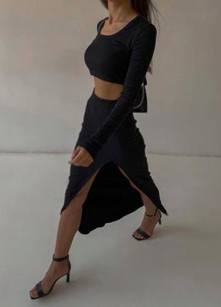 Костюм женский черный однотонный топ на длинный рукав юбка миди на высокой посадке с разрезом по ноге качественный стильный базовый6 фото