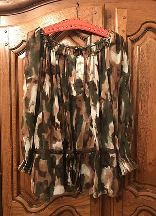 Блузка в защитном стиле