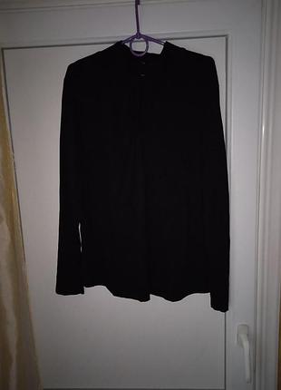 Базовая трикотажная водолазка с вырезом