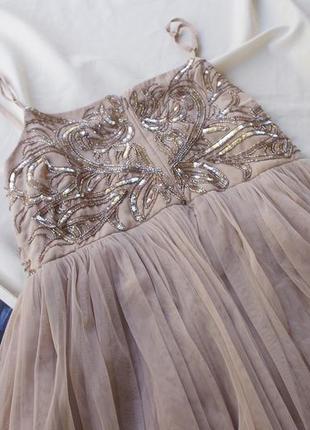 Брендовое коктельное платье с расшитым корсетом8 фото