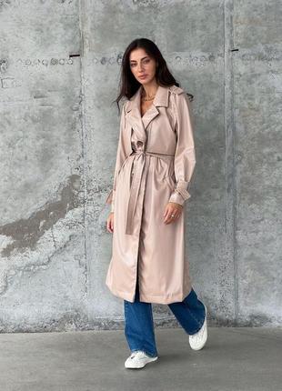 Жіночий демісезонний класичний пальто тренч універсального розміру з екошкіри бежевого кольору1 фото