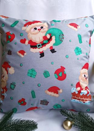 Новогодняя наволочка 35*35 с сантами с  хлопка