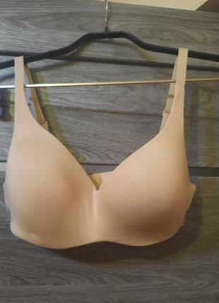 Класний гладенький бюстик, розмір 70в