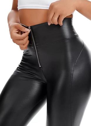 Черные кожаные брюки лосины на молнии1 фото