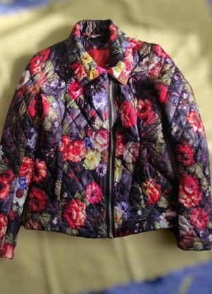 Демисезон стеганая куртка на молнии в цветочный принт