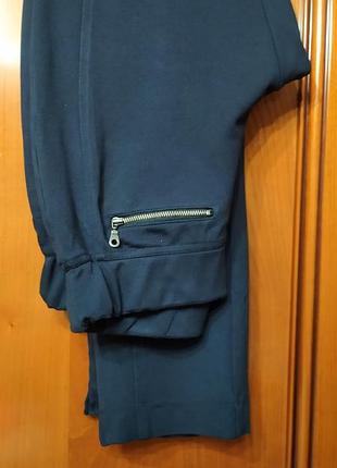 Спортивные штаны.