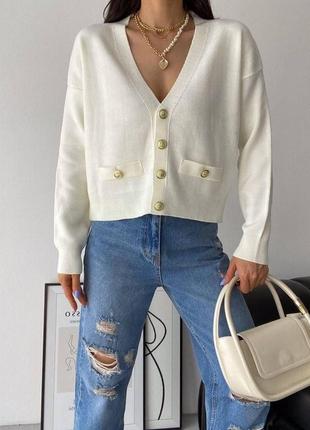 Стильний якісний кардиган жіночий білого кольору на ґудзиках короткий в універсальному розмірі з кишенями6 фото