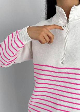 Теплый свитер женский белого цвета с замочком под шею в розовою полоску ткань акрил в универсальном размере4 фото