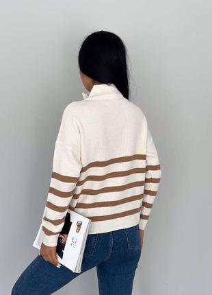 Женский модный белый свитер под шею в коричневую полоску в универсальном размере ткань акрил3 фото