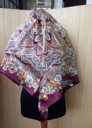 Атласный шелковистый платок цветочный принт