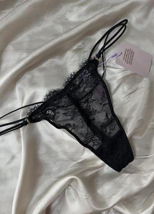 Вышитые кружевные стринги имеют романтичное вышитое кружево на размер l от rihanna