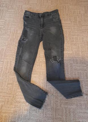 Черные джинсы с высокой посадкой