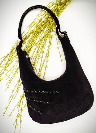 Замшевая сумочка  декорирована прошивкой