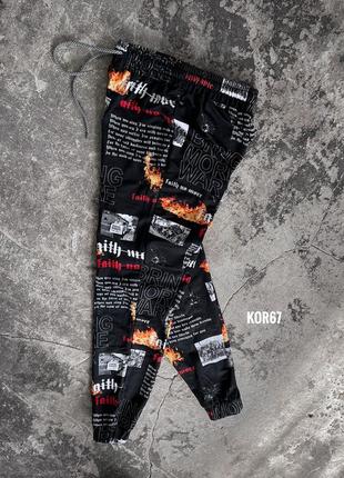 Спортивные штаны с принтами черные