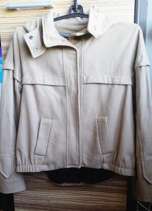 Бежевая куртка из пальтовой ткани zara