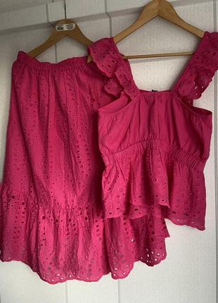 Летний розовый костюм с прошвой юбкой и топ2 фото