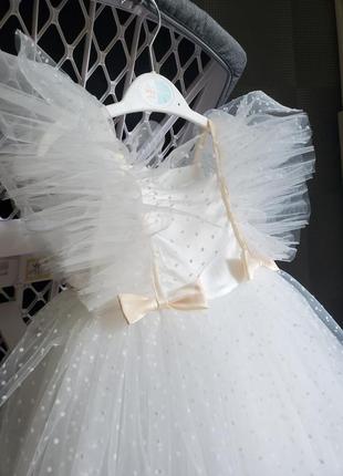 Очень красивое нежное белое праздничное пышное детское платье на 6 9 12 месяцев 1 год годик 2 года  для девочки на день рождения крестины свадьбы7 фото