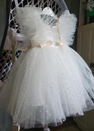 Дуже гарна ніжна біла святкова пишна дитяча сукня на 6м 9 12 місяців 1 рік 2 роки для дівчинки на день народження хрестини весілля свято3 фото