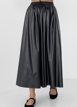 Женская юбка фасона полусолнце из эко кожи.4 фото