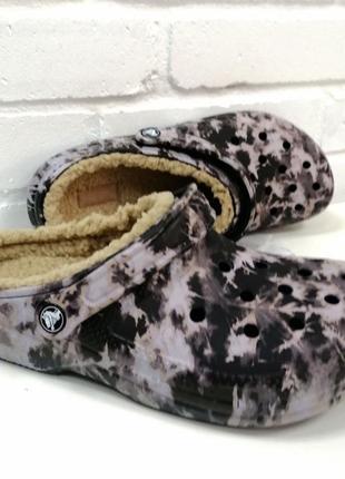 Утеплені штучним хутром чоловічі crocs classic lined bleach dye clog