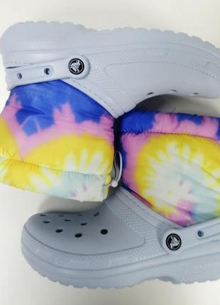 Зимові черевики чоботи crocs classic lined neo puff tie dye boot2 фото