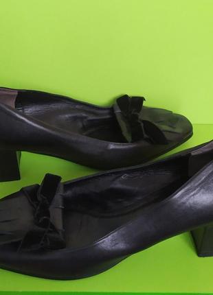 Кожаные чёрные туфли на устойчивом каблуке kennel & schmenger, 391 фото