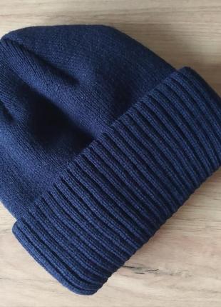 В'язана тепла зимова шапочка  
з відворотом на мікрофлісі
,колір темно-синій