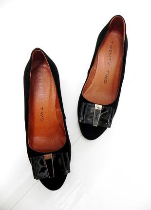 Замшеві туфлі дуже якісні і зручні 36р