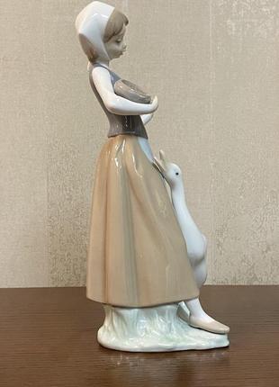 Фарфоровая статуэтка lladro «девушка с уткой».5 фото