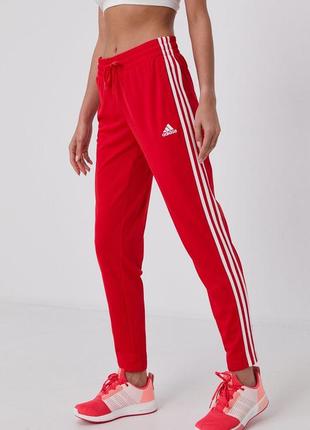 Спортивные штаны adidas essentials 3-stripes red w1 фото