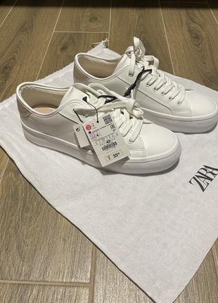 Кроссовки zara