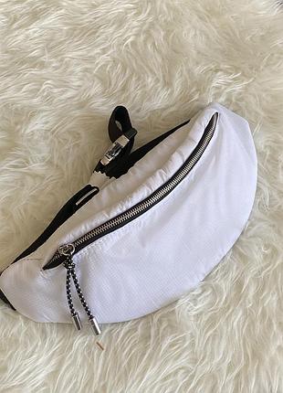 Поясна сумка zara, білого кольору. нова колекція