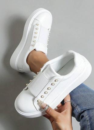 Белые кеды кроссовки без шнурков с жемчужинами shein