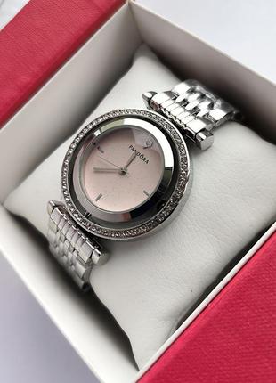 Наручний годинник жіночий в срібному кольорі3 фото