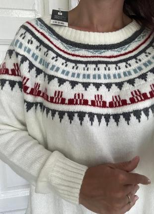 Новый белоснежный свитер в скандинавском стиле