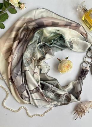 Дизайнерский платок "ванильное  небо"   от бренда my scarf,  вип коллекция, украшен натуральным камнем2 фото
