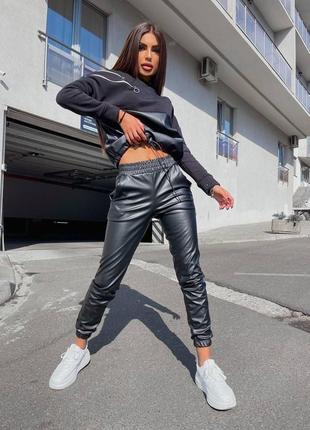 Супер костюм з еко -кожи, чорного коліру, якість найкраща, розмір: 42-44,44-46,46-48