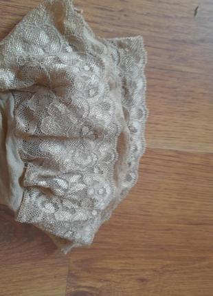 Чулки под пояс с ажурным верхом.