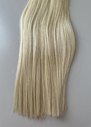 Натуральные белые волосы