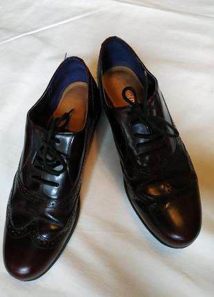 Жіночі шкіряні туфлі