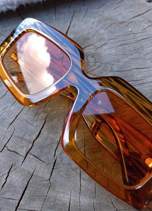 Солнцезащитные очки тигровые