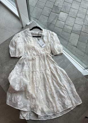 Нарядна сукня з обʼємним рукавом4 фото