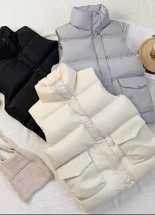 Жіноча жилетка утеплена на сіліконі 
•модель# 4200

колір: чорний, молоко, сірий2 фото