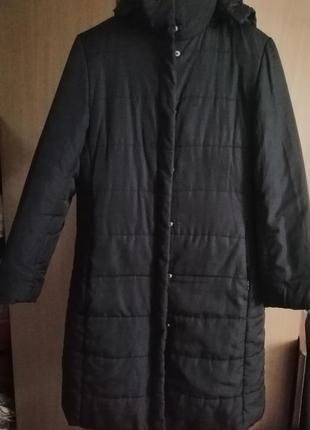 Чорне стьогане пряме довге пальто синтепон з капюшоном2 фото