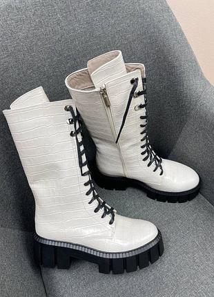 Білі високі черевики берці мартінси натуральна шкіра під крокодила зима демісезон