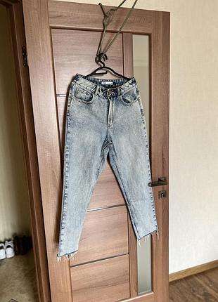 Стильные джинсы светло голубые в стиле levi’s
