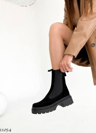 Черные натуральные замшевые зимние ботинки челси с резинками на резинках толстой подошве без молнии замша зима трендовые9 фото
