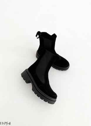 Черные натуральные замшевые зимние ботинки челси с резинками на резинках толстой подошве без молнии замша зима трендовые2 фото