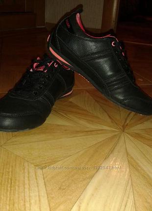 Спортивне взуття